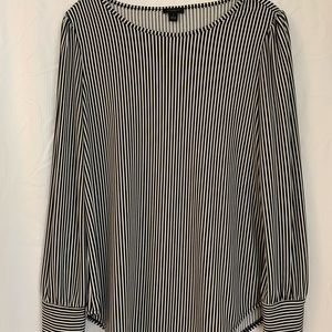 Ann Taylor black/white long sleeve blouse
